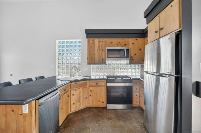 2143 Deerpark Dr, San Diego, CA 92110