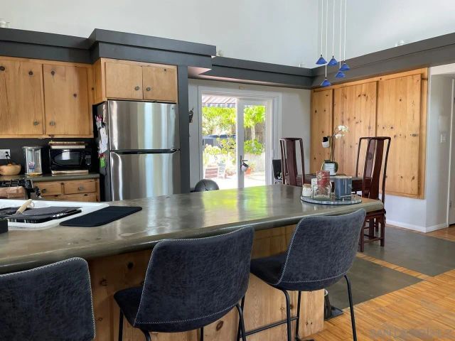 2143 Deerpark Dr, San Diego, CA 92110