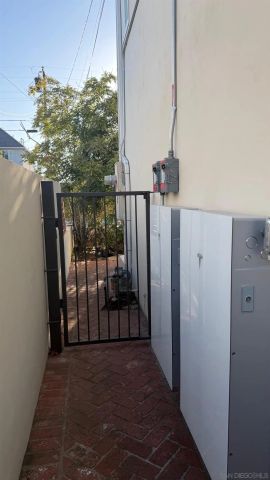 2143 Deerpark Dr, San Diego, CA 92110