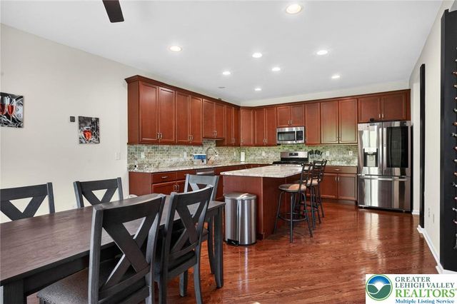 560 Quaker Ridge Terrace, Williams Twp, PA 18042