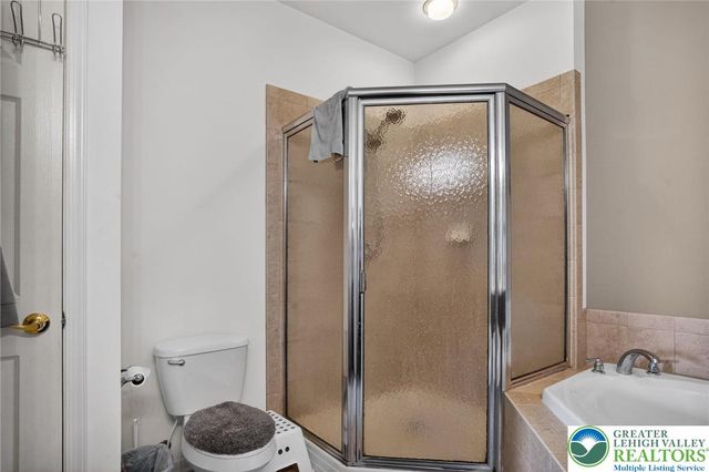 560 Quaker Ridge Terrace, Williams Twp, PA 18042