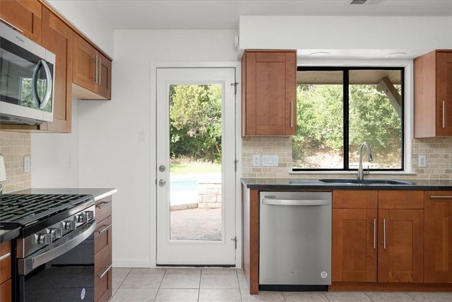 6100 Danwood DR, Austin, TX 78759