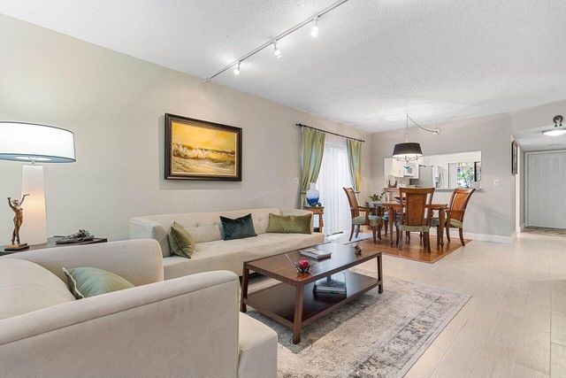 5200 E Club Circle 106, Boca Raton, FL 33487