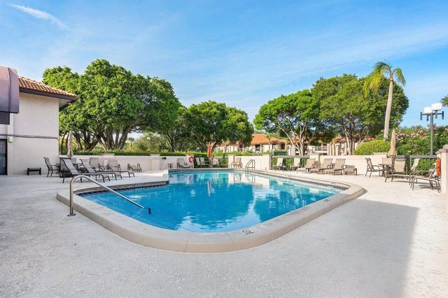 5200 E Club Circle 106, Boca Raton, FL 33487