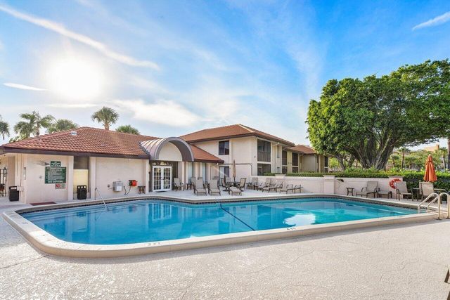 5200 E Club Circle 106, Boca Raton, FL 33487