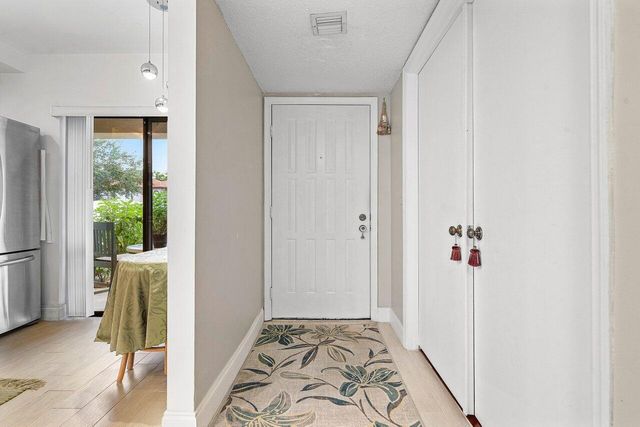 5200 E Club Circle 106, Boca Raton, FL 33487