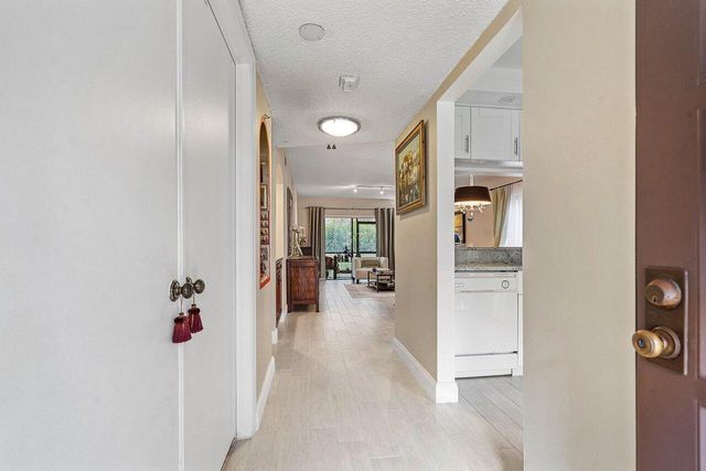 5200 E Club Circle 106, Boca Raton, FL 33487