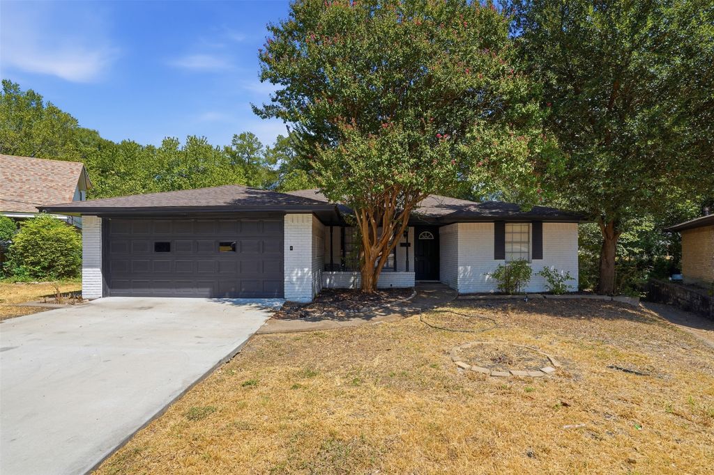 439 Shorewood Drive, Duncanville, TX 75116 — exterior
