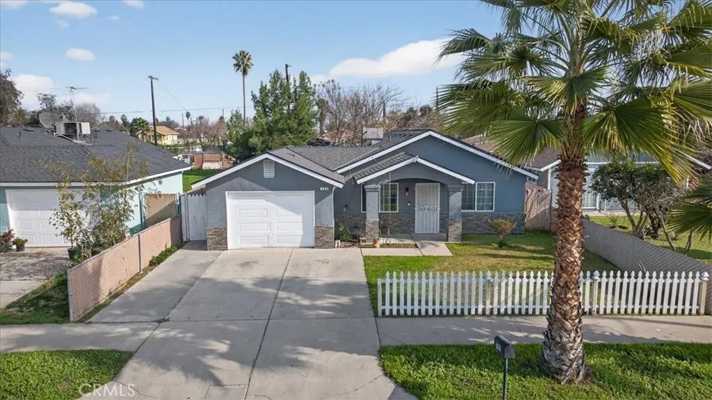 705 S C, Madera, CA 93638