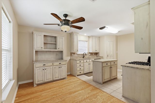 605 Maple Drive, Pilot Point, TX 76258