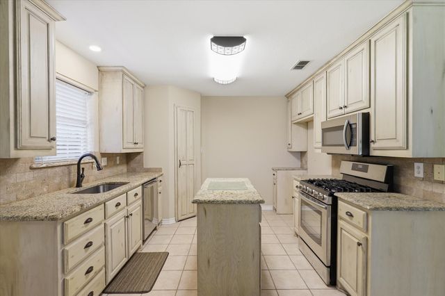 605 Maple Drive, Pilot Point, TX 76258