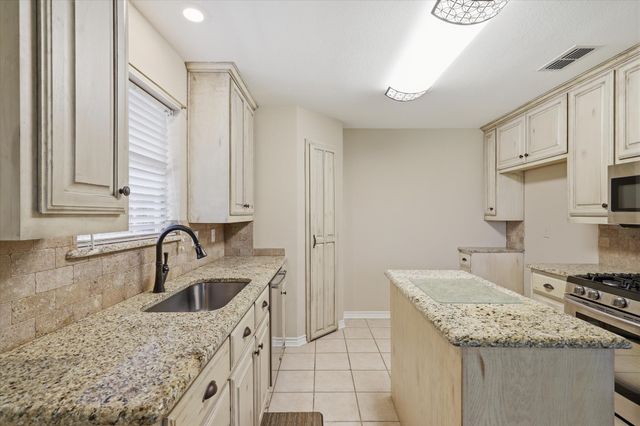 605 Maple Drive, Pilot Point, TX 76258