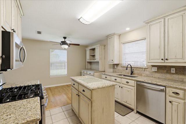 605 Maple Drive, Pilot Point, TX 76258