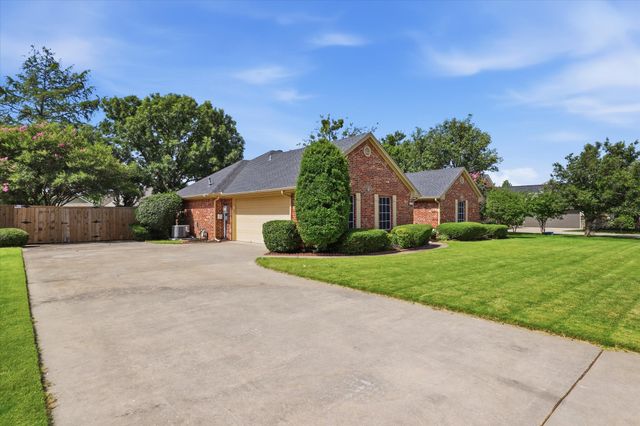 605 Maple Drive, Pilot Point, TX 76258