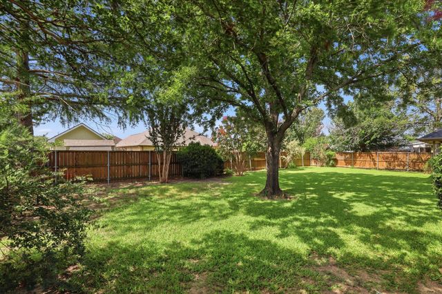 605 Maple Drive, Pilot Point, TX 76258