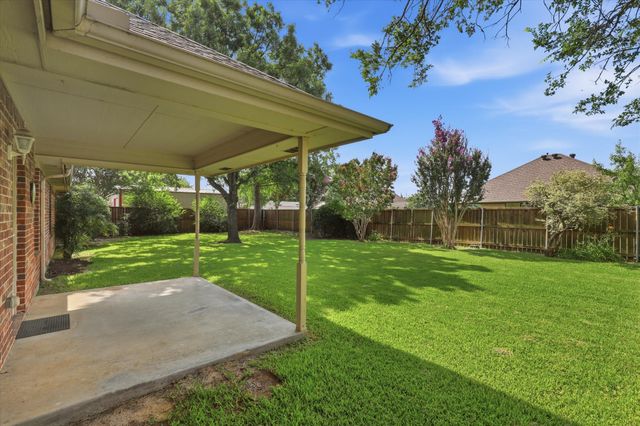 605 Maple Drive, Pilot Point, TX 76258