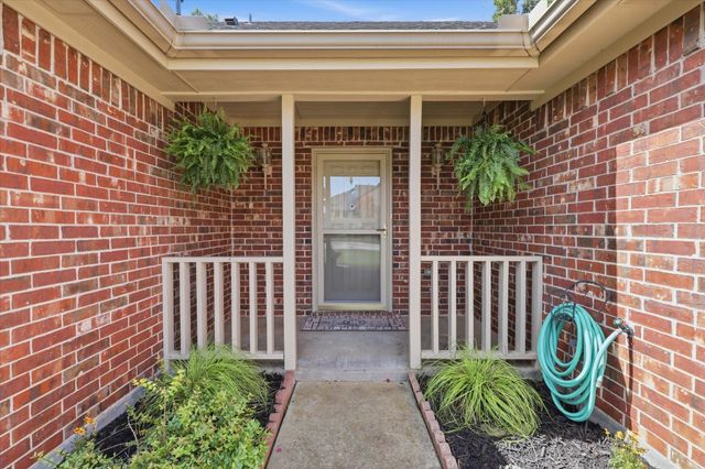 605 Maple Drive, Pilot Point, TX 76258