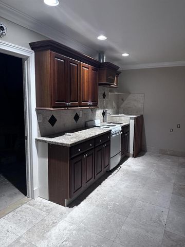 130 NE 4th Avenue, Boynton Beach, FL 33435