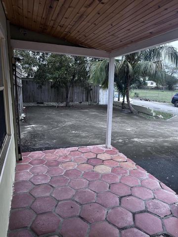 130 NE 4th Avenue, Boynton Beach, FL 33435