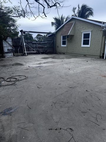 130 NE 4th Avenue, Boynton Beach, FL 33435
