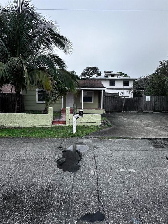 130 NE 4th Avenue, Boynton Beach, FL 33435