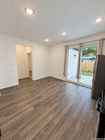 4422 CHANDLER RD APT 24, San Antonio, TX 78222