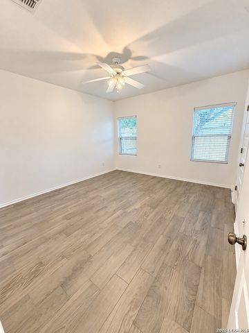 4422 CHANDLER RD APT 24, San Antonio, TX 78222