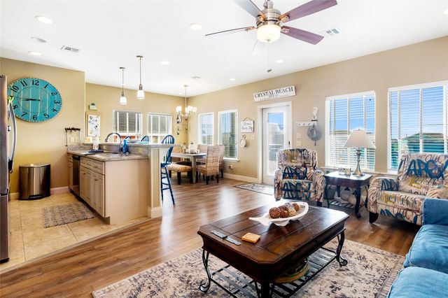 1819 N Pompano Ln, Crystal Beach, TX 77650