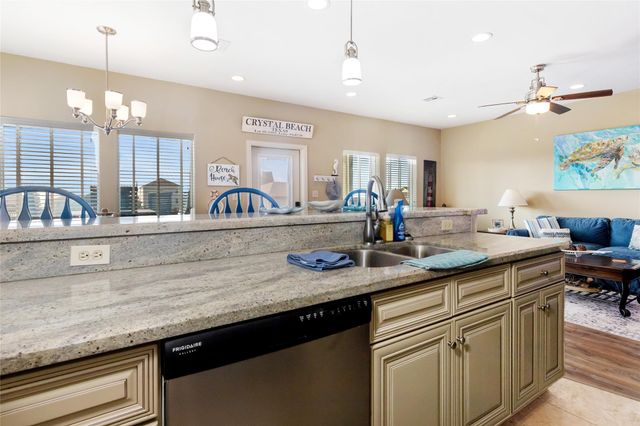 1819 N Pompano Ln, Crystal Beach, TX 77650