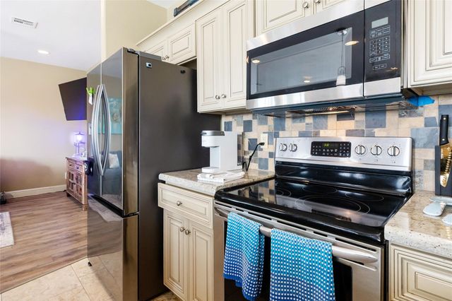 1819 N Pompano Ln, Crystal Beach, TX 77650