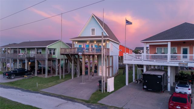 1819 N Pompano Ln, Crystal Beach, TX 77650