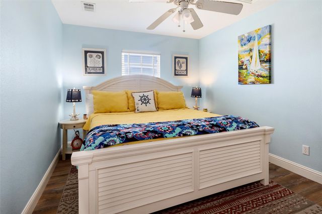 1819 N Pompano Ln, Crystal Beach, TX 77650