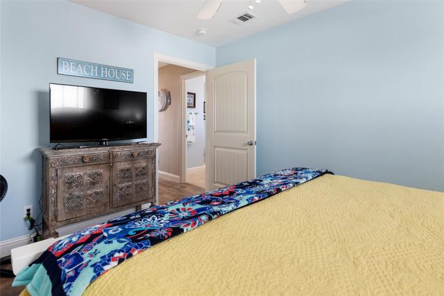 1819 N Pompano Ln, Crystal Beach, TX 77650