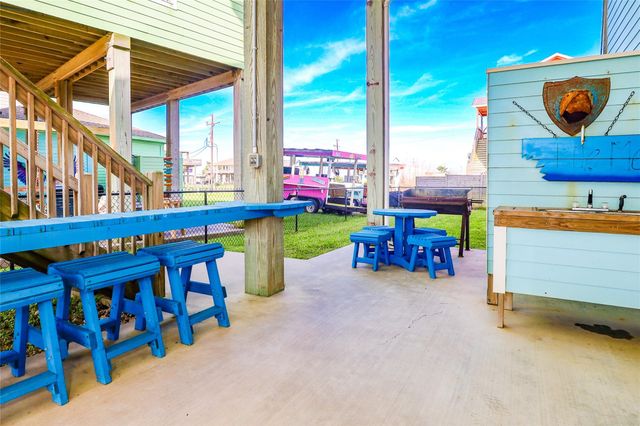 1819 N Pompano Ln, Crystal Beach, TX 77650