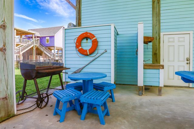 1819 N Pompano Ln, Crystal Beach, TX 77650