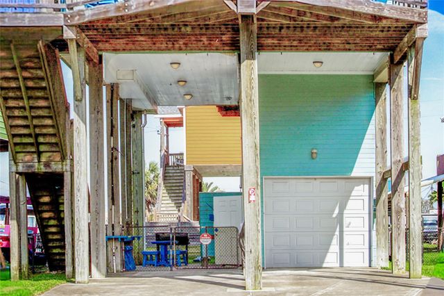 1819 N Pompano Ln, Crystal Beach, TX 77650