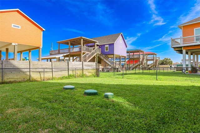 1819 N Pompano Ln, Crystal Beach, TX 77650