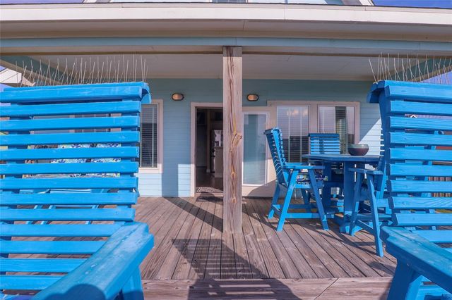 1819 N Pompano Ln, Crystal Beach, TX 77650