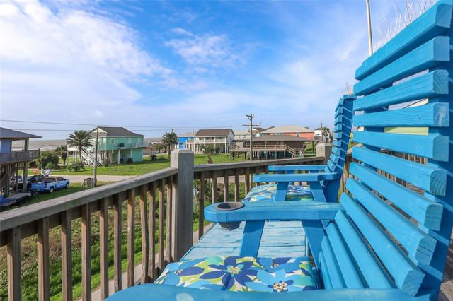 1819 N Pompano Ln, Crystal Beach, TX 77650