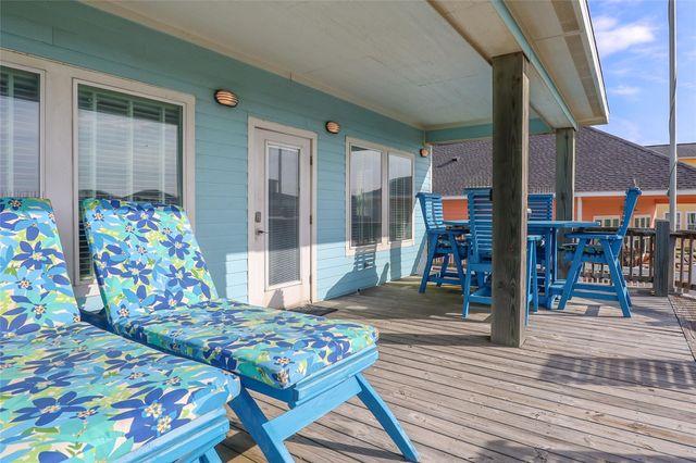 1819 N Pompano Ln, Crystal Beach, TX 77650