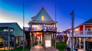 1819 N Pompano Ln, Crystal Beach, TX 77650