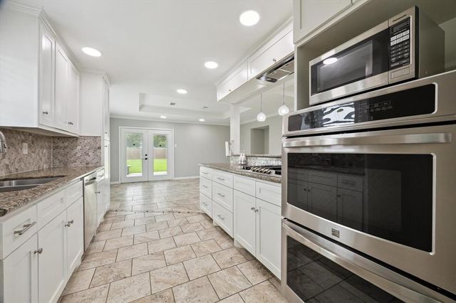 2718 Avenue H, Dickinson, TX 77539