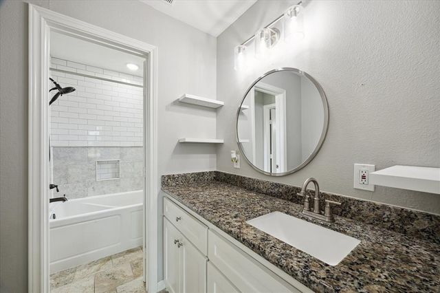 2718 Avenue H, Dickinson, TX 77539