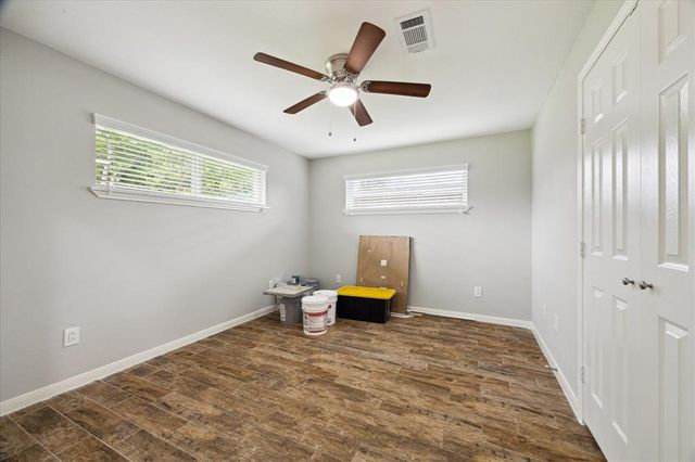 2718 Avenue H, Dickinson, TX 77539