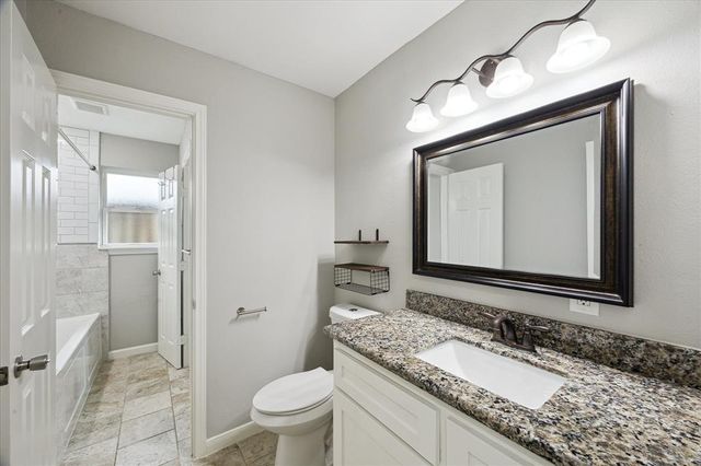 2718 Avenue H, Dickinson, TX 77539