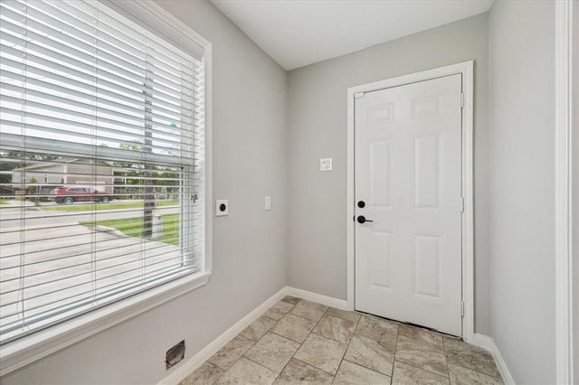 2718 Avenue H, Dickinson, TX 77539