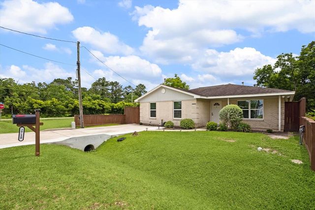 2718 Avenue H, Dickinson, TX 77539