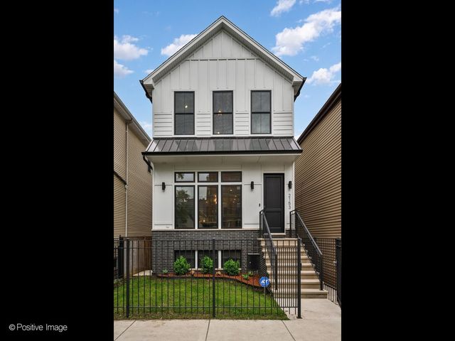 2153 W Fletcher Street, Chicago, IL 60618
