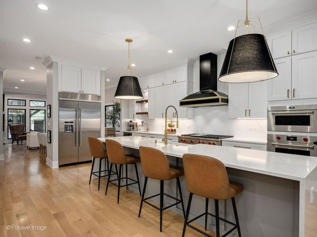 2153 W Fletcher Street, Chicago, IL 60618