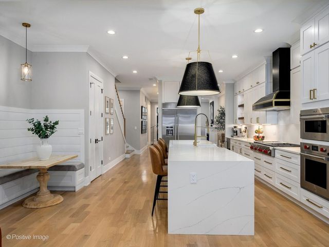 2153 W Fletcher Street, Chicago, IL 60618